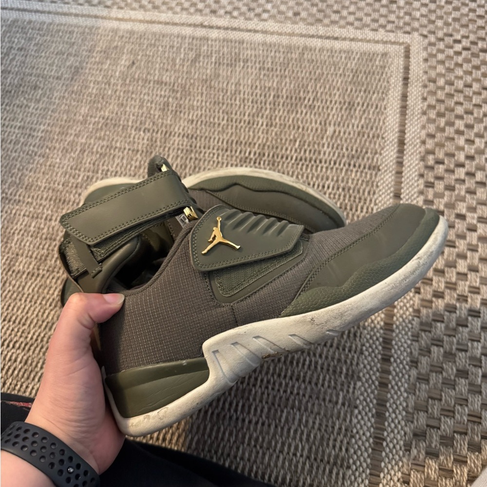 Jordan Men's Green Sneakers